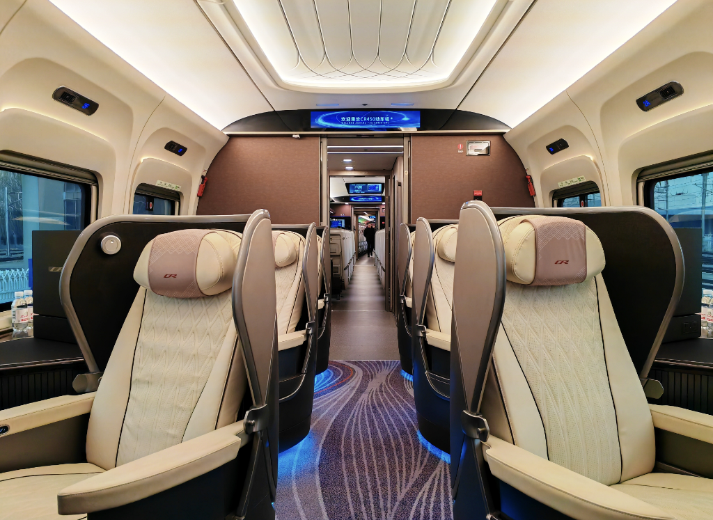 時速400公里！全球最快高鐵列車亮相