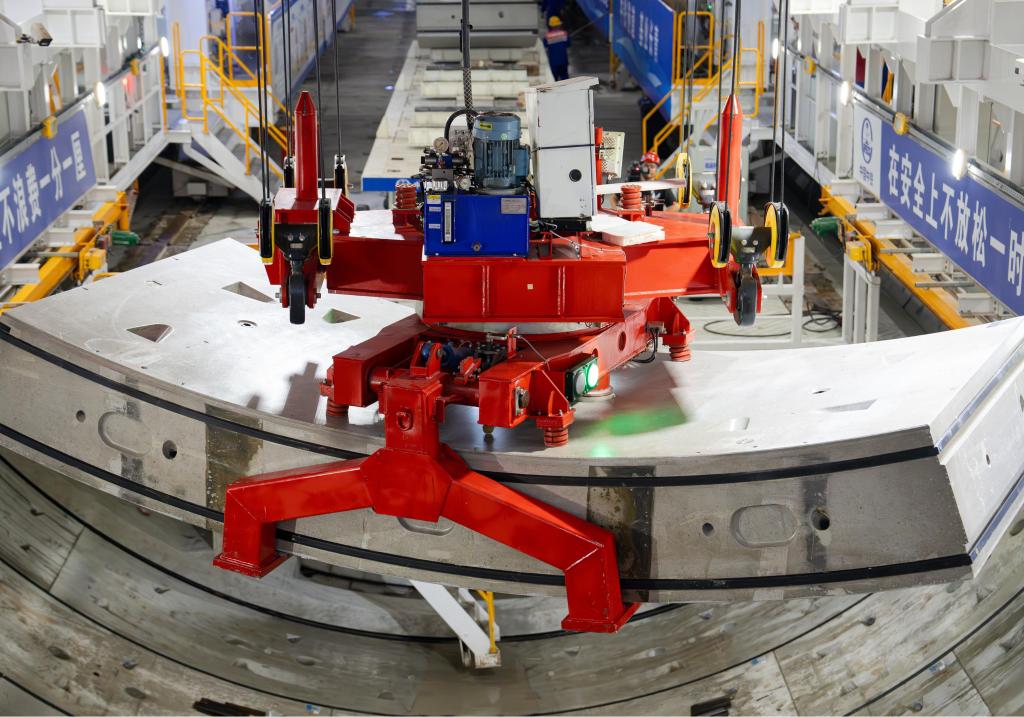 在軌道上飛馳:60s回顧2024上海交通網(wǎng)絡(luò)建設(shè)