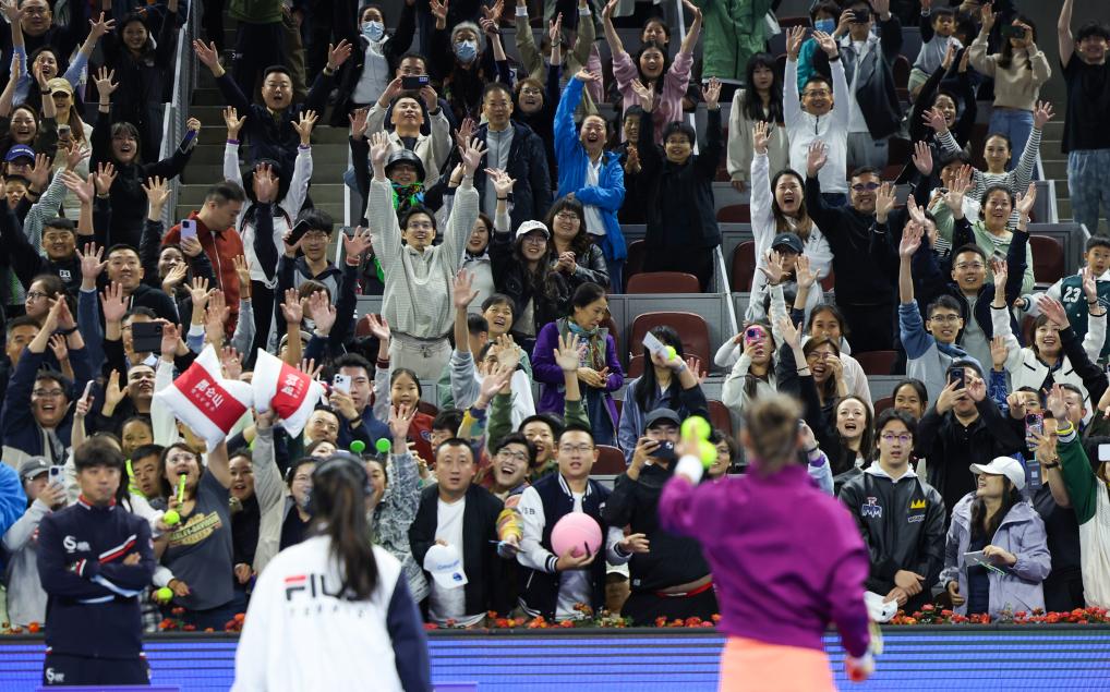 新華體育新年獻(xiàn)詞：他們、我們、中國