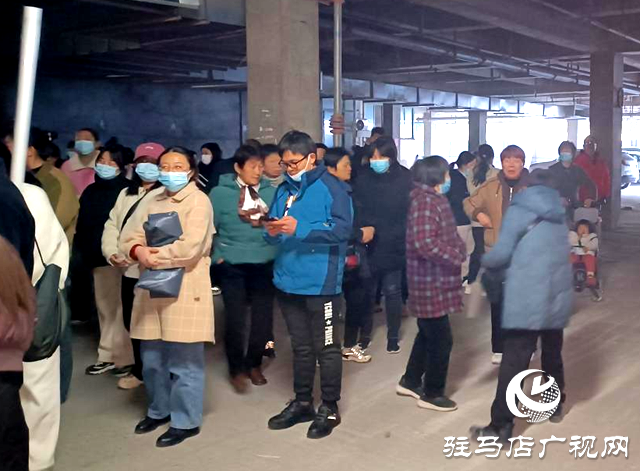 交了停車費(fèi)卻停不了車 這個小區(qū)業(yè)主犯了難