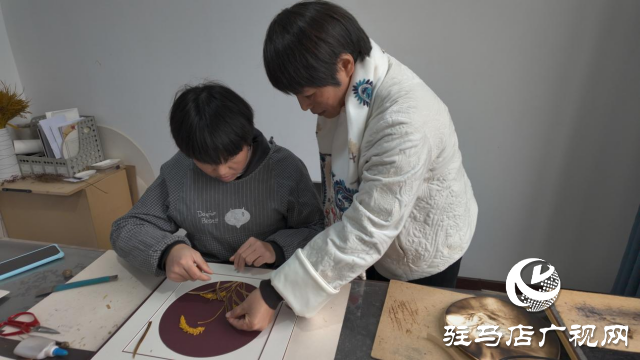 袁月英:創(chuàng)新提升“她力量” 傳承“非遺”結(jié)碩果