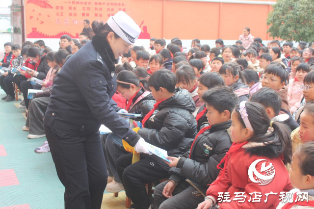 平輿縣公安局交警大隊(duì)：&ldquo;知危險(xiǎn) 會(huì)避險(xiǎn)&rdquo;交通安全&ldquo;開學(xué)第一課&rdquo;精彩開講