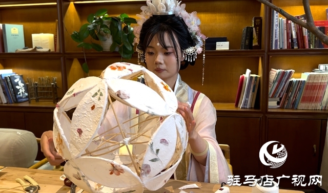 傳統(tǒng)技藝煥發(fā)新生:非遺滾燈制作全流程揭秘