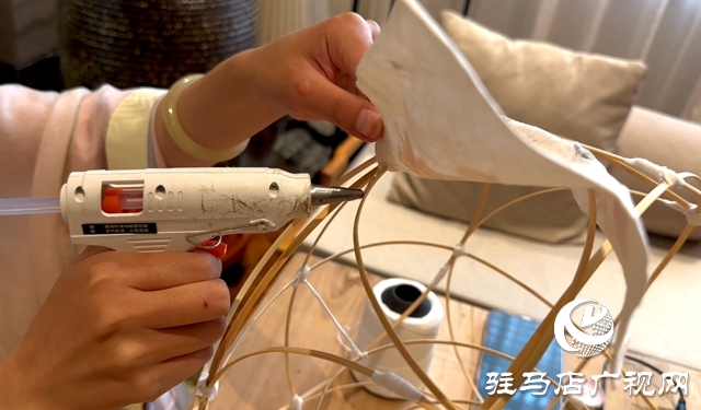 傳統(tǒng)技藝煥發(fā)新生:非遺滾燈制作全流程揭秘