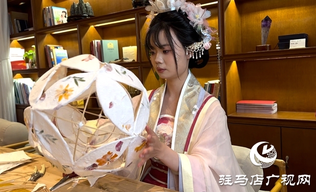 傳統(tǒng)技藝煥發(fā)新生:非遺滾燈制作全流程揭秘