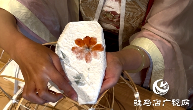 傳統(tǒng)技藝煥發(fā)新生:非遺滾燈制作全流程揭秘