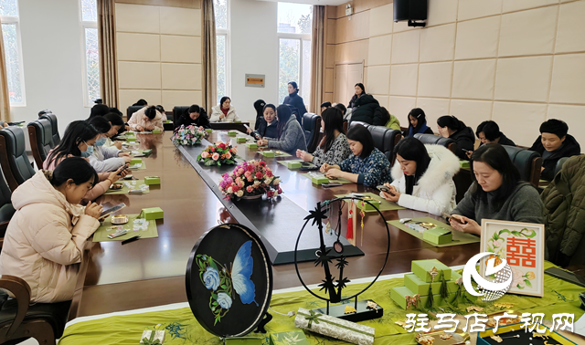 駐馬店經(jīng)濟(jì)開發(fā)區(qū)婦聯(lián)開展“巧手匠心 傳承非遺”螺鈿飾品制作活動(dòng)