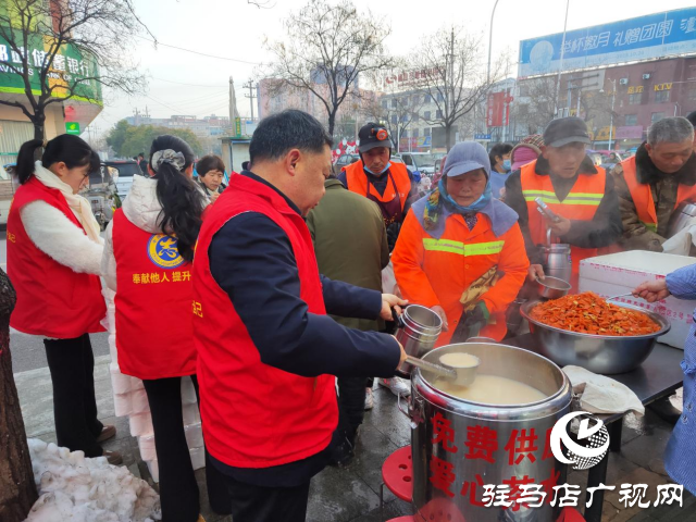 確山縣盤龍街道生產(chǎn)街社區(qū)開展“學雷鋒”志愿服務活動