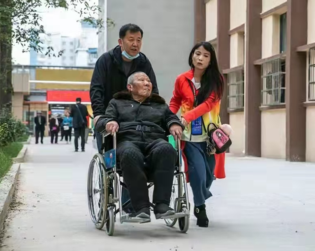 余小霞：一顆公益心 十余載公益路