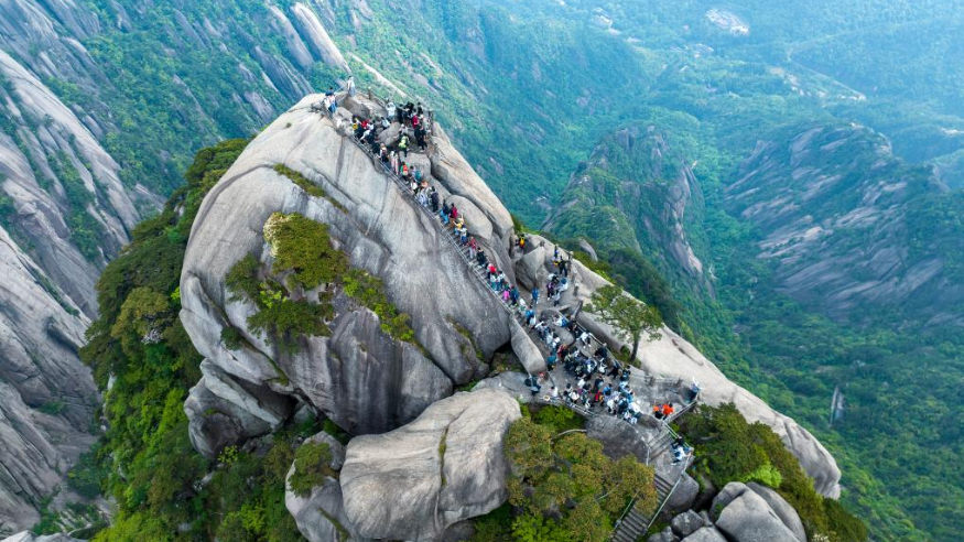 “世界雙遺產(chǎn)”黃山為主要景點輪流“放假”