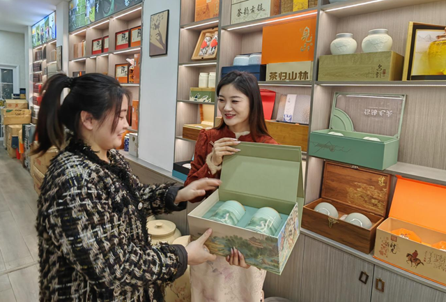 從大學(xué)生到創(chuàng)業(yè)者 90后張桂葉讓信陽(yáng)毛尖香飄駐馬店