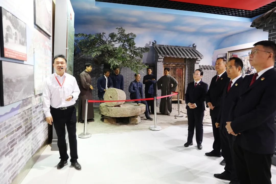 驛城區(qū)檢察院組織干警到焦竹園革命紀(jì)念舊址開展“我們的節(jié)日·清明”主題活動(dòng)