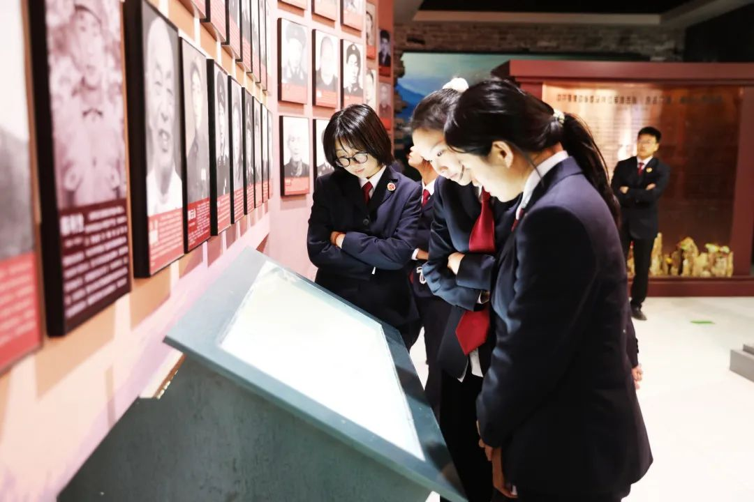 驛城區(qū)檢察院組織干警到焦竹園革命紀(jì)念舊址開展“我們的節(jié)日·清明”主題活動(dòng)