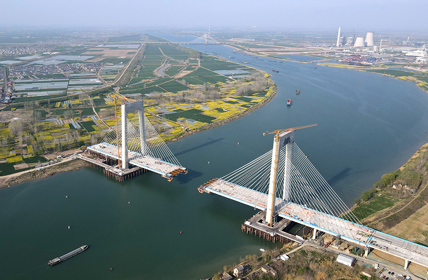 跨淮河大橋施工“加速跑”