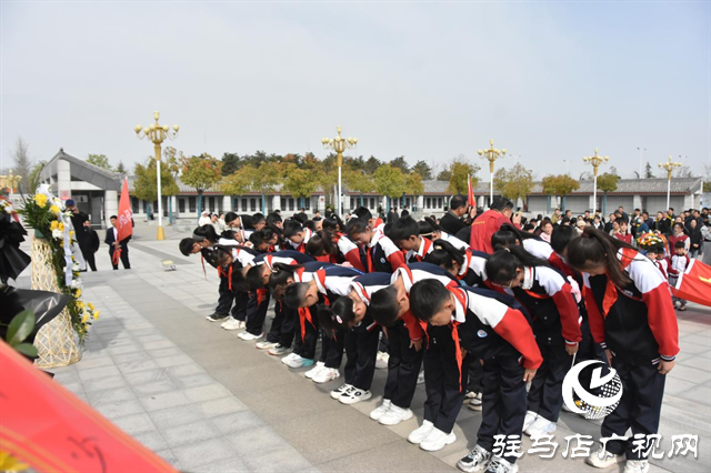  追尋紅色足跡  爭做時代新人—駐馬店市第二十七小學(xué)開展2025年清明祭英烈主題教育實(shí)踐活動