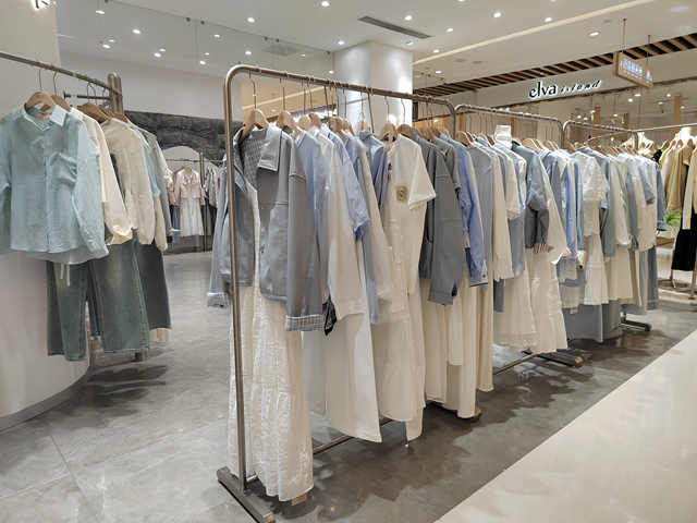 駐馬店：氣溫攀升催熱清涼經(jīng)濟 夏裝搶“鮮”上市掀消費熱潮