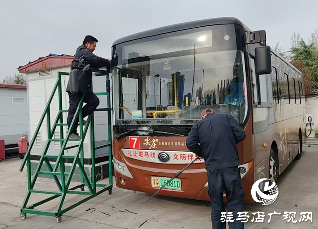 駐馬店:千余輛公交車(chē)全面體檢迎夏