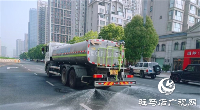  示范區(qū)城管局：開(kāi)展除塵行動(dòng) 擦靚城市“顏值”