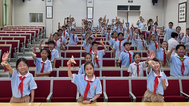 駐馬店市中醫(yī)院開(kāi)展&ldquo;端午識(shí)百草&middot;香囊護(hù)安康&rdquo;中醫(yī)藥文化進(jìn)校園活動(dòng)