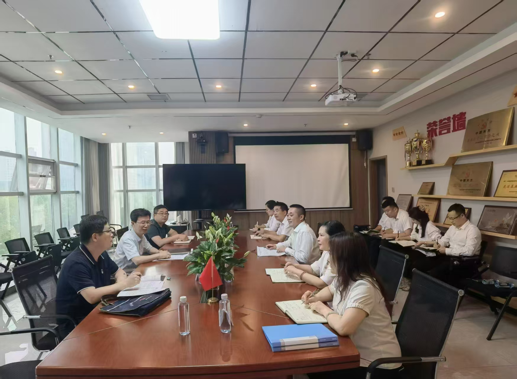 駐馬店市金融監(jiān)管分局調(diào)研組到中華財險駐馬店中支督導調(diào)研