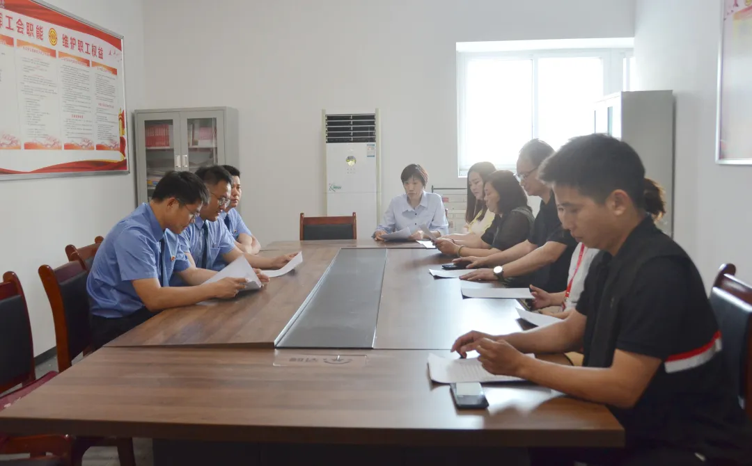 正陽縣檢察院開展送法進快遞協(xié)會活動