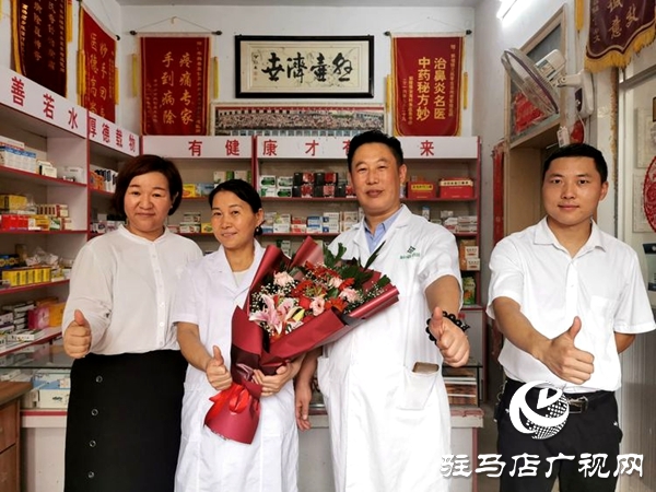 平輿縣郭樓街道三陳村委鄉(xiāng)村名醫(yī)李軍建三次整修愛心路