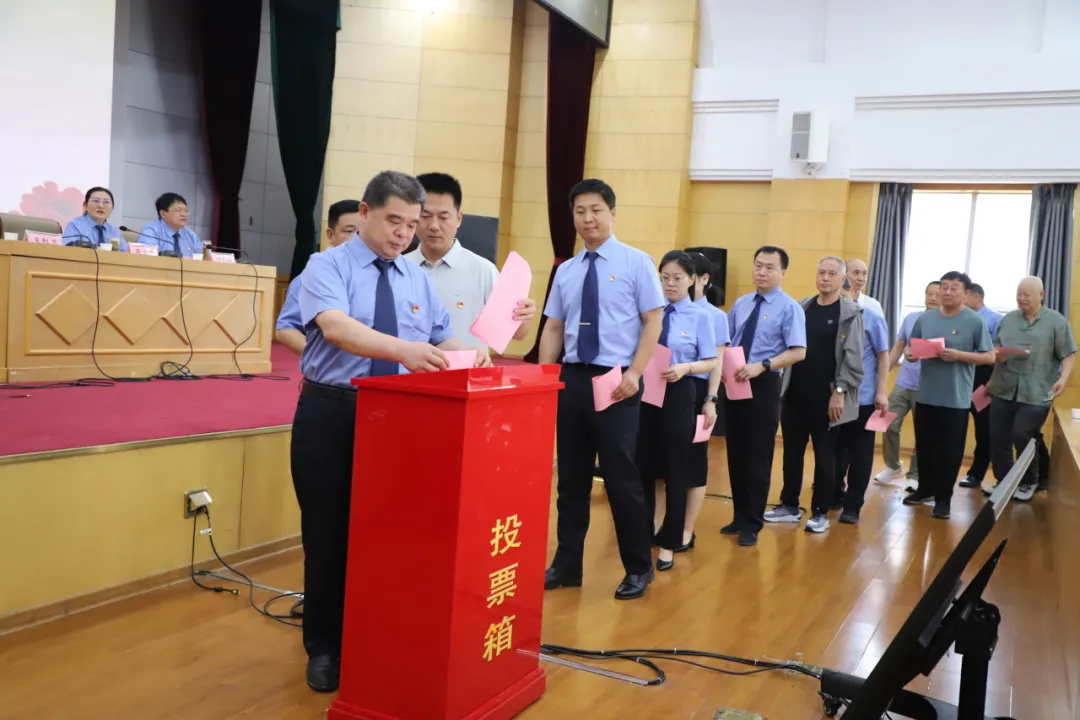 駐馬店市檢察院召開機關(guān)黨委、機關(guān)紀委換屆選舉黨員大會
