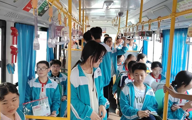 新蔡縣96臺(tái)次公交車輛護(hù)航學(xué)子逐夢(mèng)中考