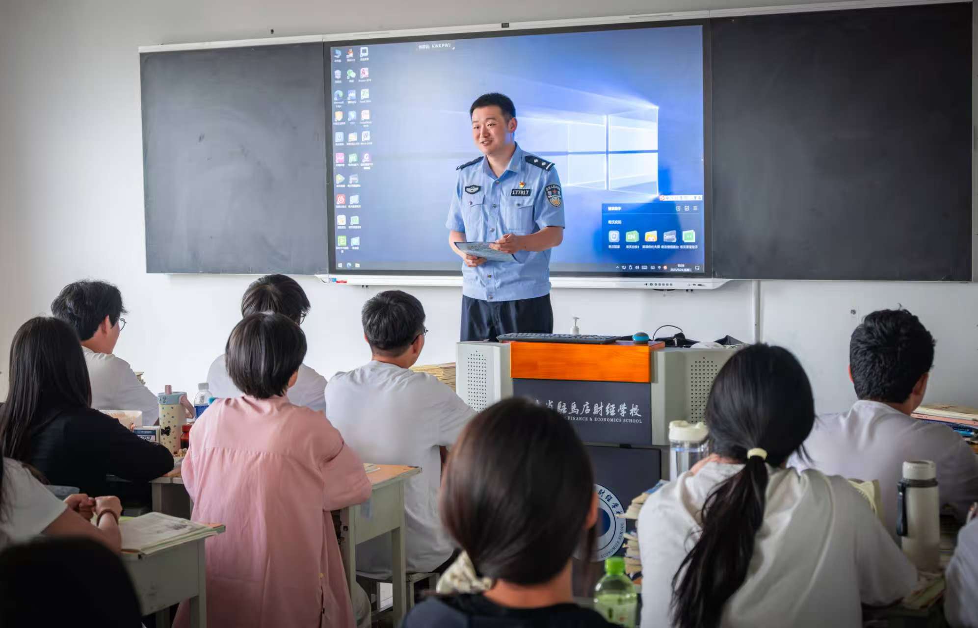 青春鑄警魂 丹心護(hù)平安——記駐馬店市公安局經(jīng)濟(jì)開(kāi)發(fā)區(qū)分局關(guān)王廟派出所張航