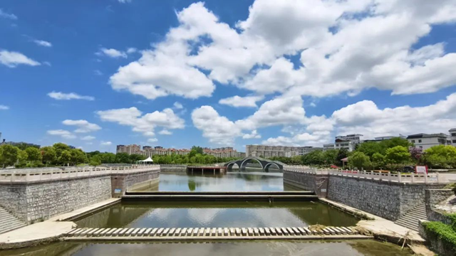 【大美天中】泌陽現(xiàn)“水晶天”！漢風(fēng)古韻與湖光云影同框