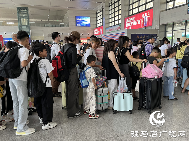 駐馬店西站多措并舉護(hù)航暑期學(xué)生平安出行