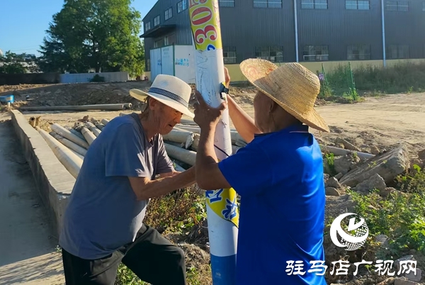  西平縣柏城街道開(kāi)展小廣告清理行動(dòng)