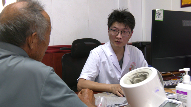 銀針載仁心，堅(jiān)守暖鄉(xiāng)鄰&mdash;&mdash;翁昆鵬的基層中醫(yī)大愛之路