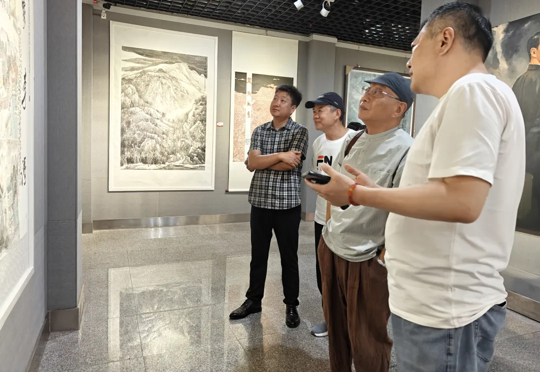 【展訊】紀(jì)念抗戰(zhàn)勝利80周年、楊靖宇將軍誕辰120周年美術(shù)書(shū)法攝影藝術(shù)展開(kāi)幕