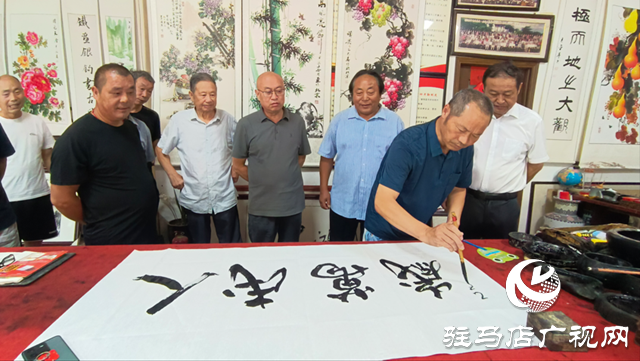 天中書畫藝術(shù)研究會舉辦書畫交流活動 筆墨寄情紀(jì)念抗戰(zhàn)勝利80周年