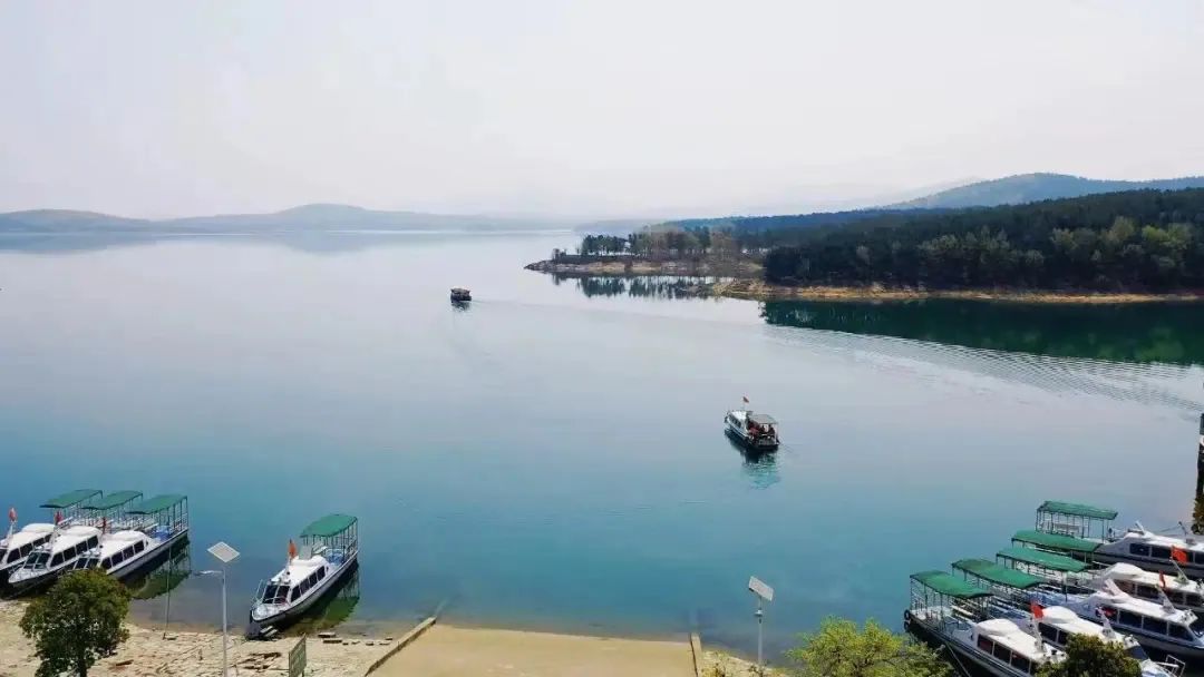 逃離鋼鐵森林！暑期親子游駐馬店銅山湖全攻略：游船、野趣、自然療愈之旅
