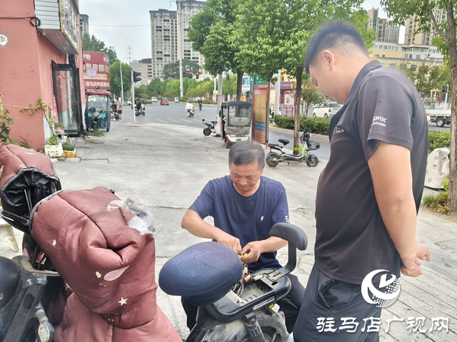 修車鋪里飄墨香:林師傅的“文武”人生