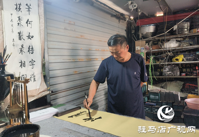 修車鋪里飄墨香:林師傅的“文武”人生