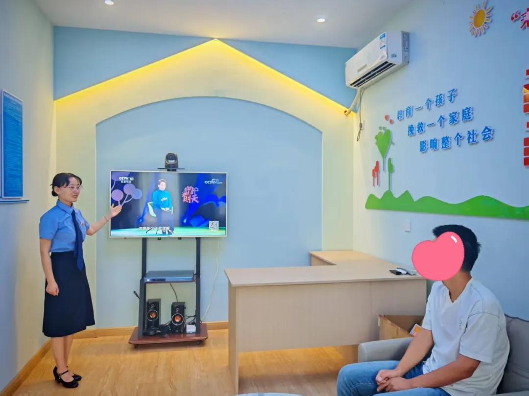 確山縣檢察院開展法治教育幫教活動