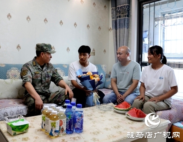 攜筆從戎·青春報國——軍地聯(lián)合為確山學(xué)子送達(dá)軍校錄取通知書