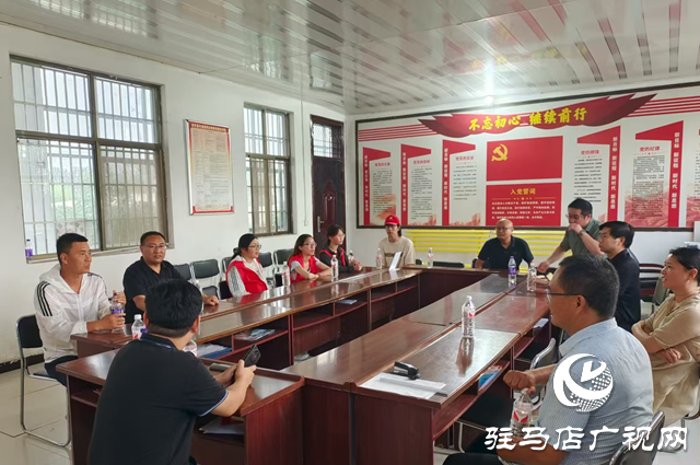 大學(xué)生送清涼下鄉(xiāng) 西平“翼展計劃”潤?quán)l(xiāng)村