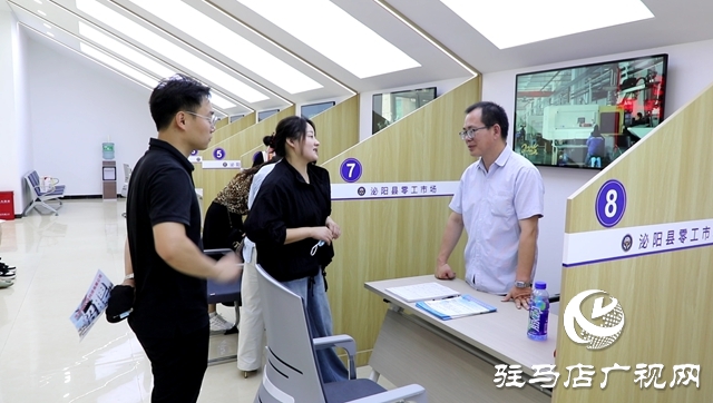 泌陽縣舉行“百日千萬招聘專項(xiàng)行動(dòng)”專場招聘會(huì)