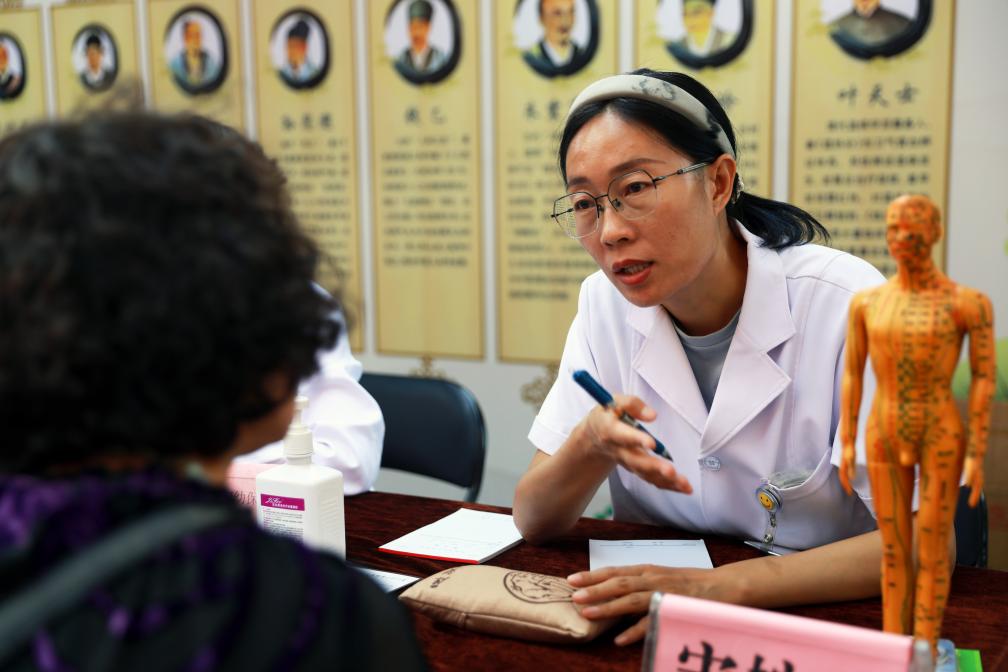 中醫(yī)夜市圈粉中國年輕人