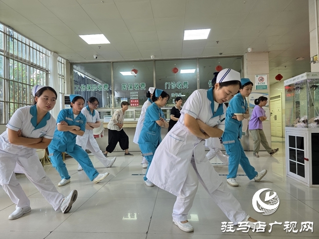 三伏天減脂正當時 跟著白衣天使練健骨操