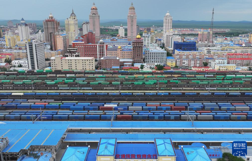 中歐班列東通道上半年出入境班列近2500列