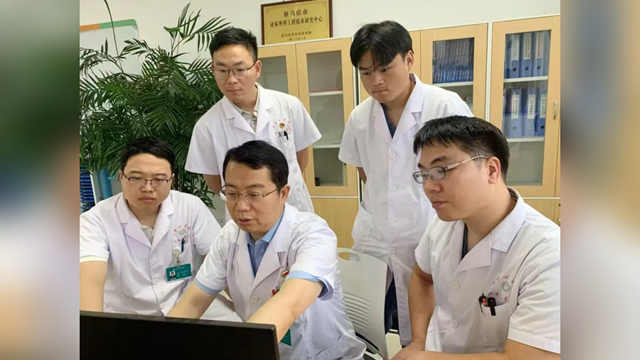 疼！11歲男孩尿道內(nèi)驚現(xiàn)“掏耳勺”，專家提醒：家長要關(guān)注孩子性教育