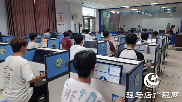 高溫天學(xué)車“熱”暑假駕考大學(xué)生成主力