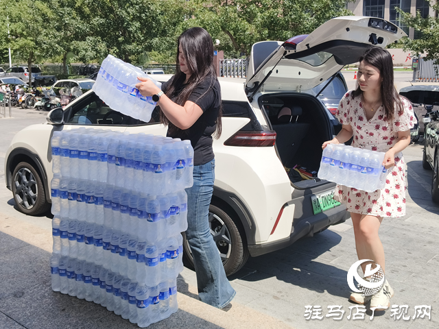 駐馬店愛心冰箱里的溫暖傳遞