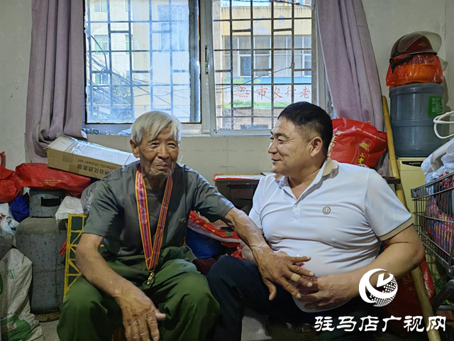 中國(guó)好人何文禮慰問(wèn)抗美援朝老兵