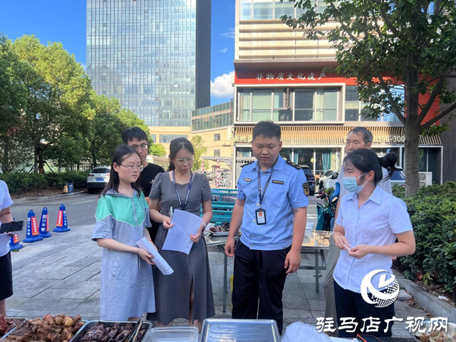駐馬店市城鄉(xiāng)一體化示范區(qū)市場監(jiān)管分局為夏季餐飲外擺“提個醒”